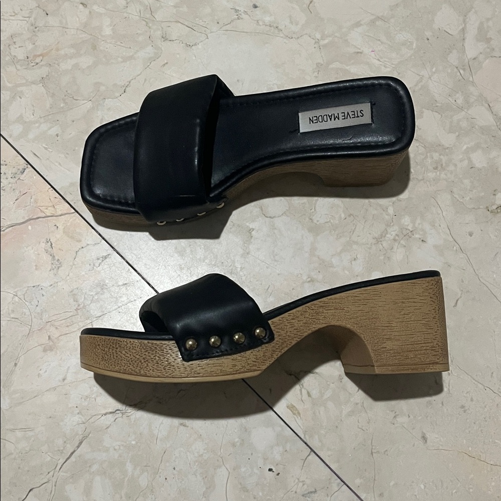 Steve Madden Black & Tan Heeled Platform Sandals
